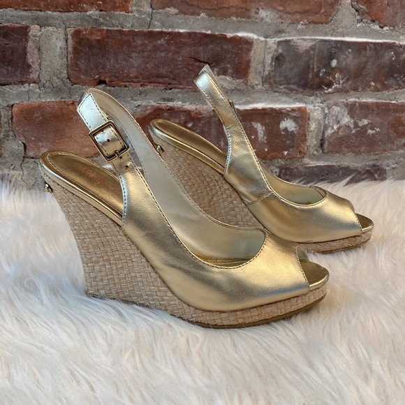 Lilly Pulitzer Kristin Slingback Wedge Sandal in Gold Metallic Leather, Size 6M - Picture 3 of 17